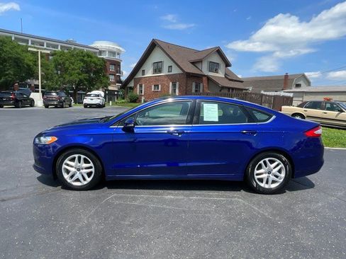 Used 2016 Ford Fusion SE FWD image 2
