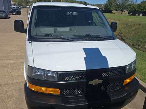 Used 2020 Chevrolet Express 2500 w/ Communications Package image 4