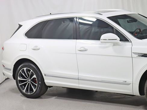 Used 2022 Bentley Bentayga image 3