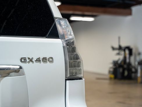 Used 2017 Lexus GX 460 Premium w/ Premium Package image 14