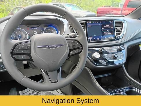 Used 2026 Chrysler Pacifica Limited w/ S Appearance Package FWD image 10