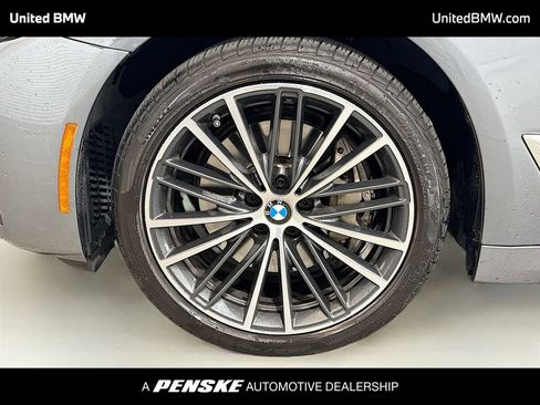 Used 2022 BMW 540i w/ Premium Package image 2