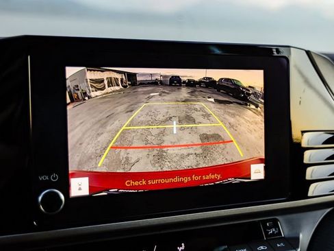 Used 2025 Toyota Camry SE image 28