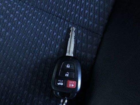 Used 2013 Toyota Camry SE image 30