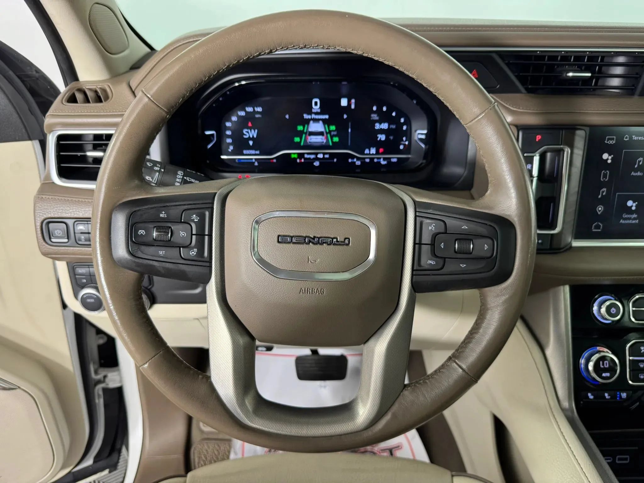 Used 2022 GMC Yukon XL Denali AWD/4WD image 13