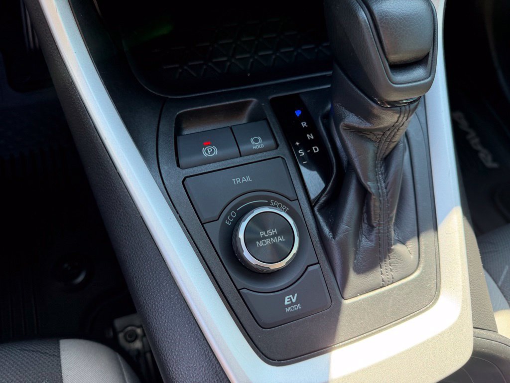 Used 2020 Toyota RAV4 XLE w/ XLE Grade Weather Package AWD/4WD image 25