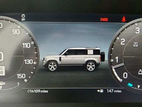 Used 2024 Land Rover Defender 110 SE image 41