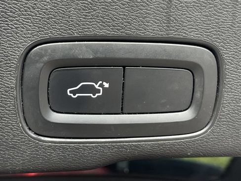 Used 2019 Volvo XC60 T5 Momentum w/ Protection Package Premier FWD image 28
