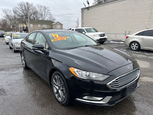 Used 2017 Ford Fusion SE w/ Equipment Group 201A image 4