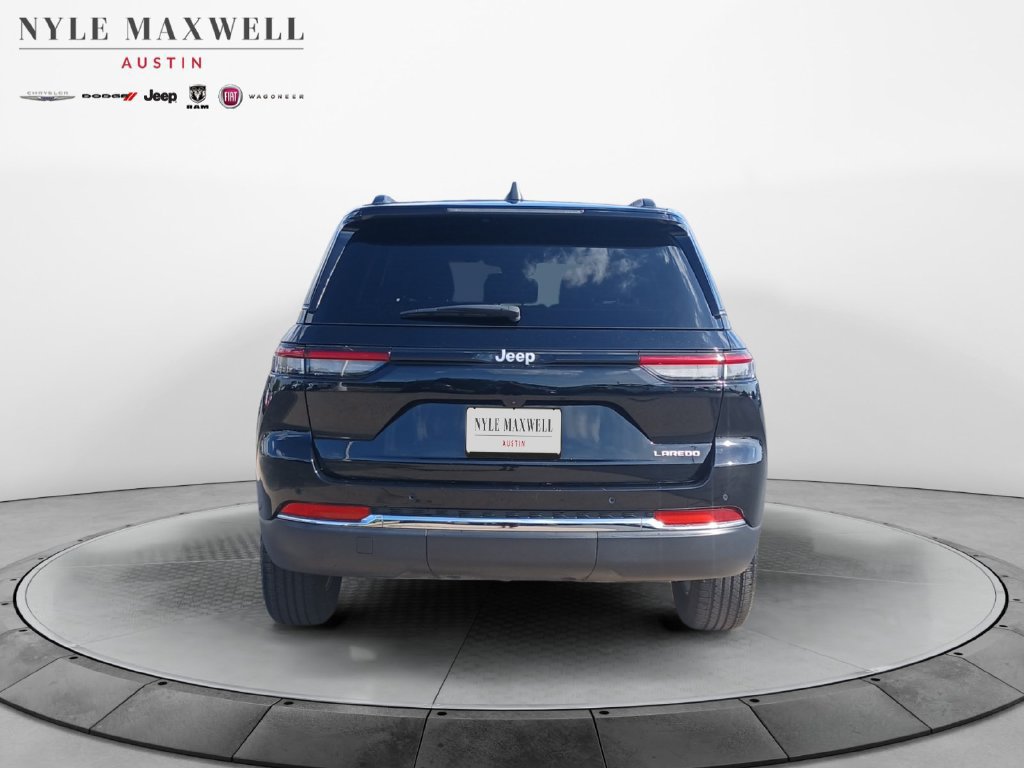 Used 2025 Jeep Grand Cherokee Laredo RWD image 15