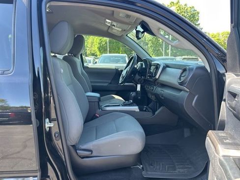 Used 2020 Toyota Tacoma SR5 AWD/4WD image 18