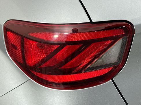 Used 2024 Hyundai Venue SEL FWD image 34
