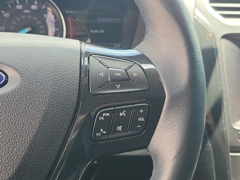 Used 2017 Ford Explorer XLT w/ Equipment Group 202A FWD image 26