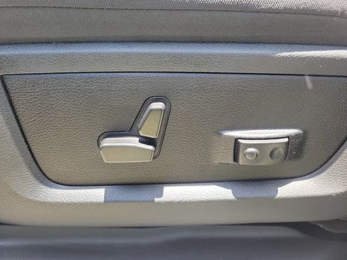 Certified 2025 RAM 2500 Big Horn AWD/4WD image 19