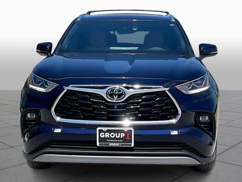 Used 2024 Toyota Highlander Platinum image 4
