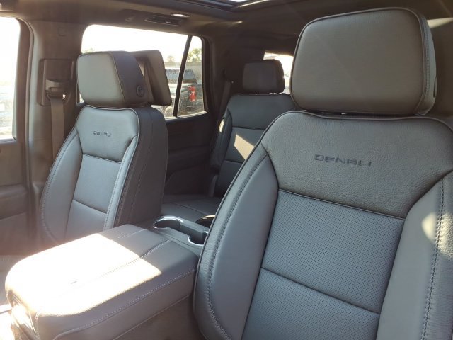 New 2027 GMC Yukon Denali w/ Denali Reserve Package AWD/4WD image 5