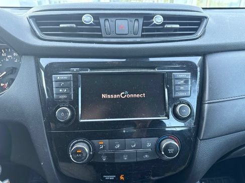 Used 2020 Nissan Rogue S FWD image 10