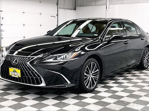 Used 2025 Lexus ES 300h w/ Premium Package image 11