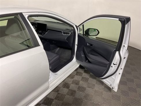 Used 2024 Toyota Corolla LE image 34