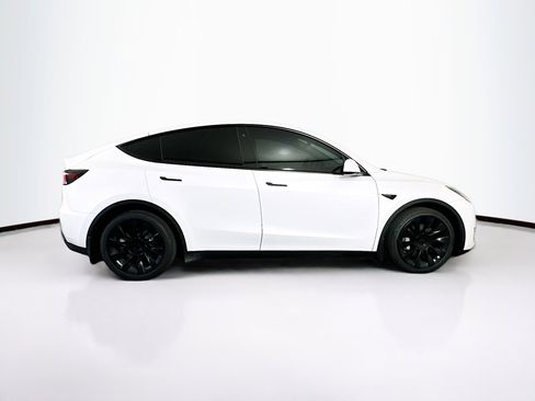 Used 2021 Tesla Model Y Long Range image 10