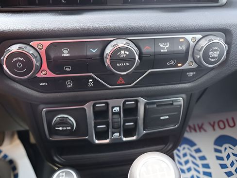 Used 2025 Jeep Wrangler Unlimited Sport AWD/4WD image 15