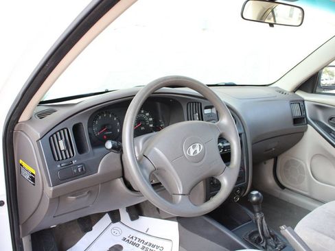 Used 2004 Hyundai Elantra GLS FWD image 2