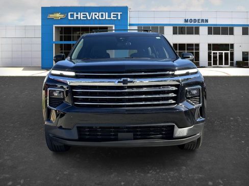 Used 2024 Chevrolet Traverse LT w/ Trailering Package image 5