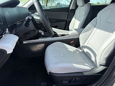 New 2026 Hyundai Elantra Limited FWD image 8