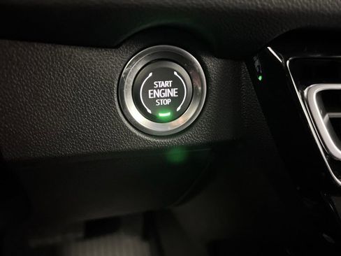 Used 2024 Chevrolet Traverse LT w/ Midnight/Sport Edition image 17