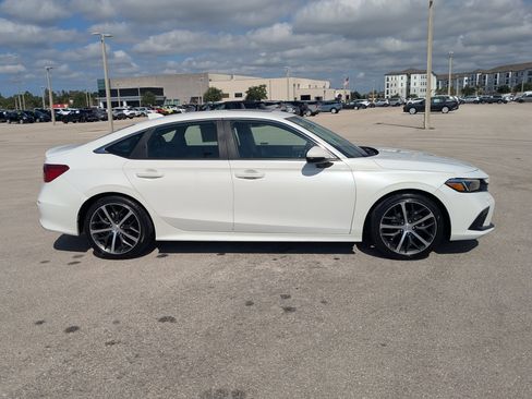 Used 2022 Honda Civic Touring image 4