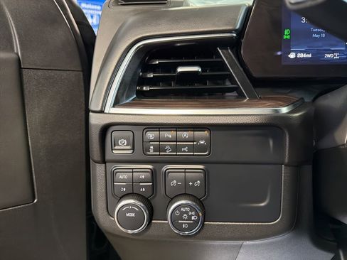 Used 2025 Chevrolet Suburban Z71 AWD/4WD image 20