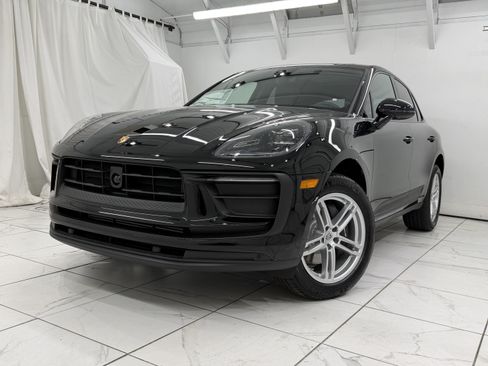 New 2026 Porsche Macan AWD/4WD image 8