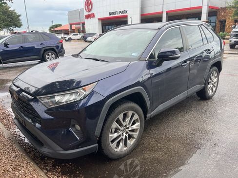 Used 2021 Toyota RAV4 XLE Premium FWD image 7