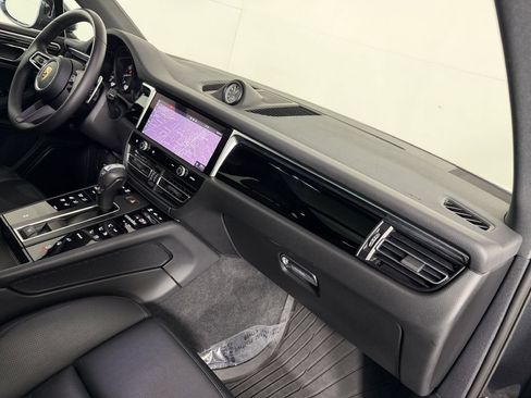 Used 2023 Porsche Macan AWD/4WD image 24