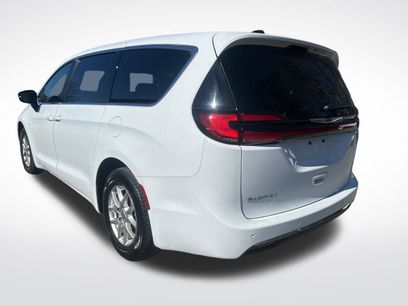 Used 2024 Chrysler Pacifica Touring-L