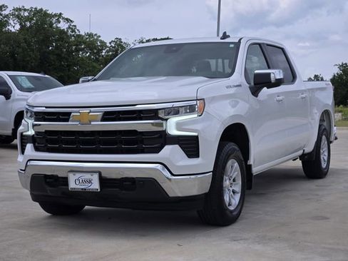 Used 2025 Chevrolet Silverado 1500 LT w/ Safety Package AWD/4WD image 4