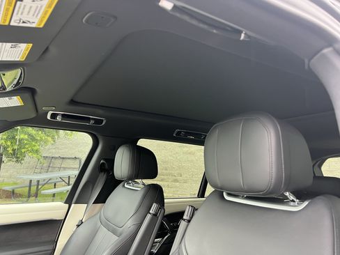 Used 2024 Land Rover Range Rover Long Wheelbase SE AWD/4WD image 16