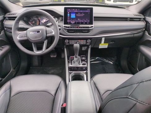 New 2026 Jeep Compass Latitude image 15