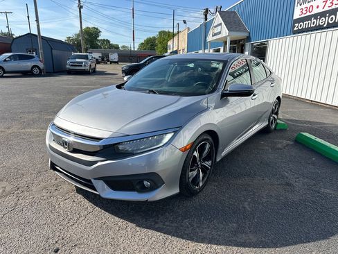 Used 2017 Honda Civic Touring image 3