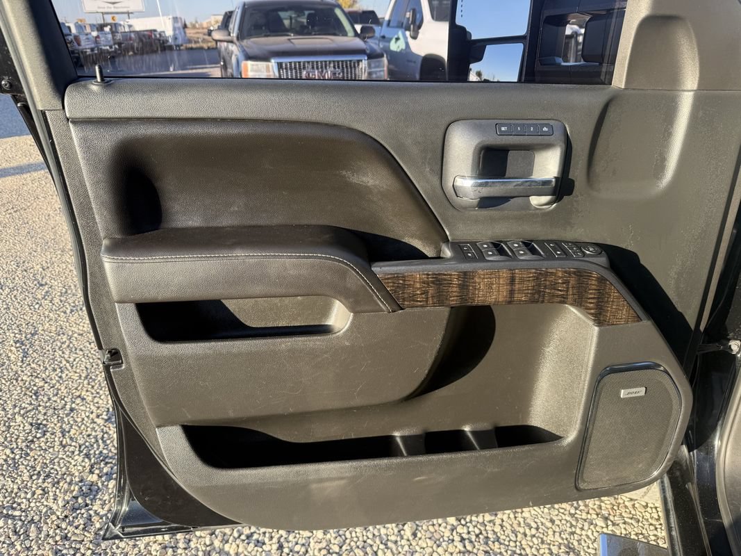 Used 2015 GMC Sierra 2500 Denali w/ Duramax Plus Package AWD/4WD image 25
