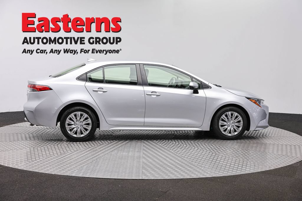 Used 2022 Toyota Corolla LE FWD image 5