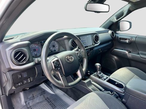 Used 2022 Toyota Tacoma TRD Sport w/ Technology Package RWD image 9