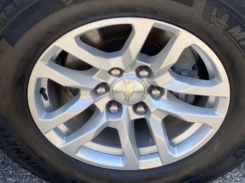 Used 2021 Chevrolet Suburban LT w/ Luxury Package AWD/4WD image 32