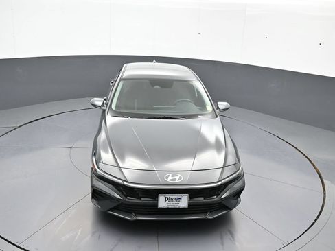 Certified 2025 Hyundai Elantra SE FWD image 34