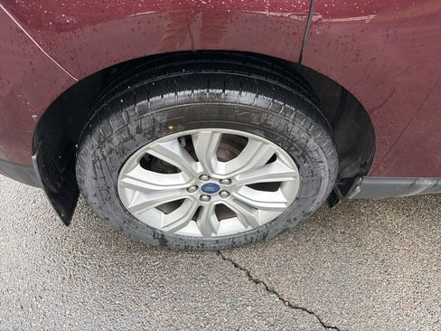 Used 2019 Ford Edge Titanium w/ Cold Weather Package image 10