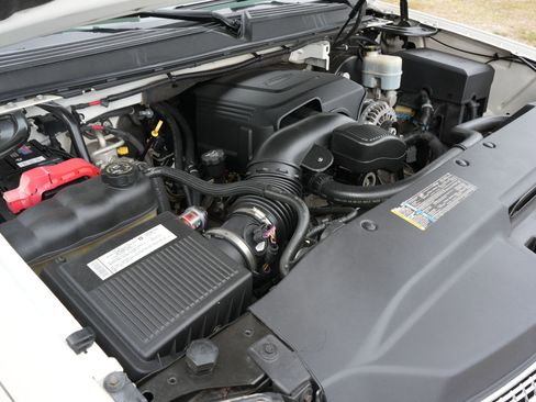 Used 2008 Cadillac Escalade EXT image 16