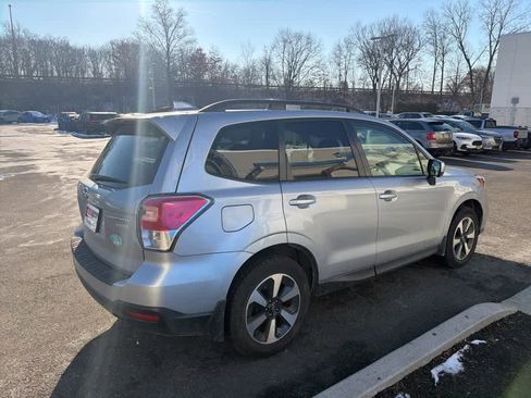 Used 2017 Subaru Forester 2.5i Premium w/ All-Weather Package image 13
