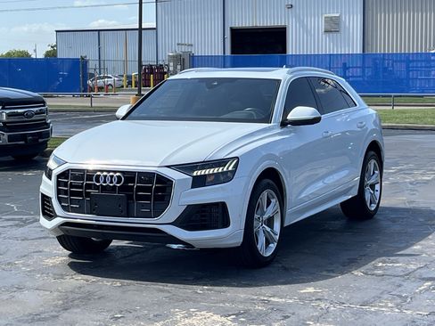 Used 2023 Audi Q8 Premium w/ Convenience Package AWD/4WD image 3
