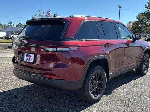 New 2025 Jeep Grand Cherokee Altitude image 8