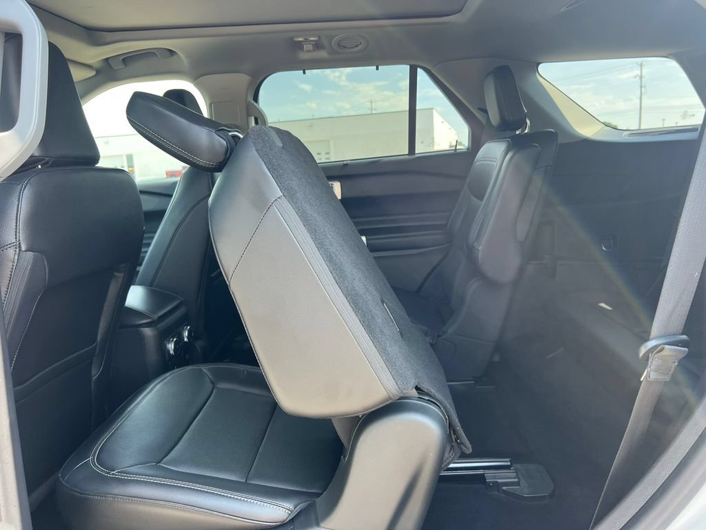 Used 2021 Ford Explorer Limited w/ Equipment Group 301A AWD/4WD image 6